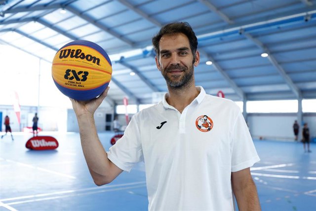 El exjugador de baloncesto José Manuel Calderón, en su campus en Madrid.