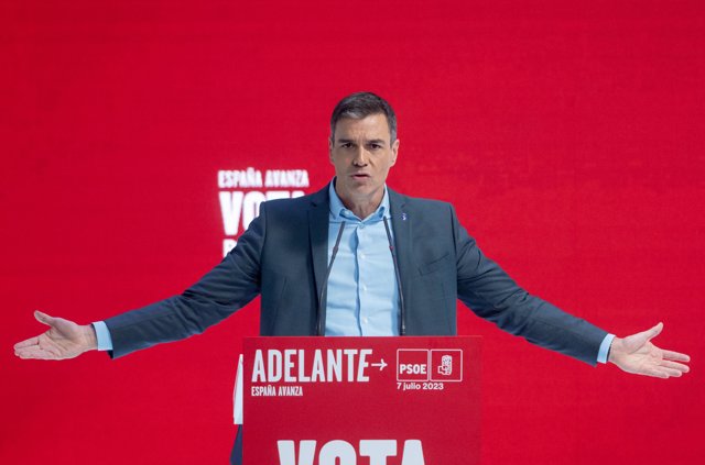 El secretario general del PSOE y presidente del Gobierno, Pedro Sánchez, interviene durante presentación del programa electoral del PSOE para las elecciones generales.