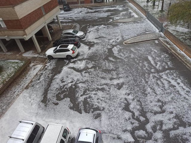 El granizo provoca numerosos daños en Vitoria-Gasteiz