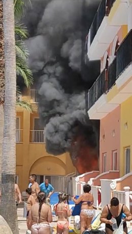 Incendio en un hotel de Roquetas de Mar (Almería).