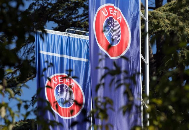 Archivo - Flags bearing the UEFA emblem hang at the garden of the UEFA headquarters in Nyon.