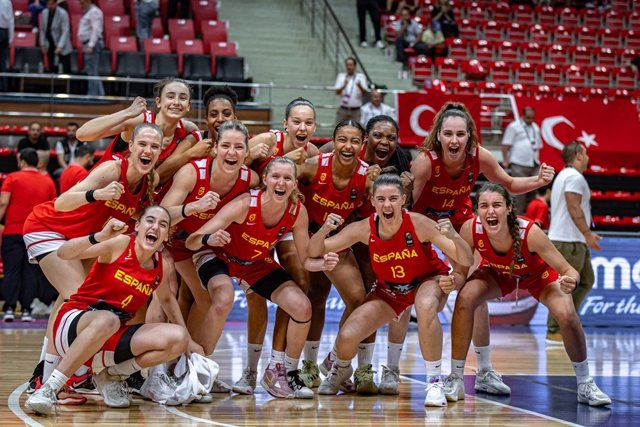 La selección española de baloncesto femenino, en el Eurobasket sub-18.