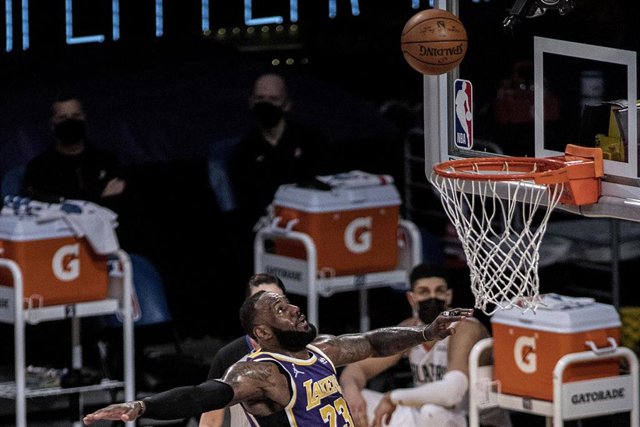 Archivo - LeBron James, durante un partido con Los Angeles Lakers.