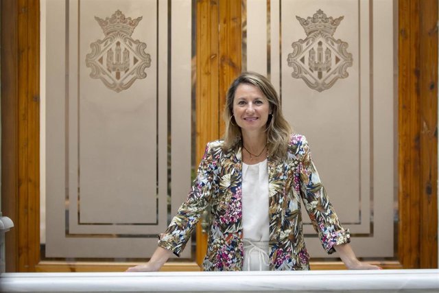 La alcaldesa de Castellón de la Plana, Begoña Carrasco, posa durante una entrevista para Europa Press, a 7 de julio de 2023, en Castellón de la Plana, Comunidad Valenciana (España).  El Partido Popular logró el triunfo y la alcaldía de Castelló de la Plan