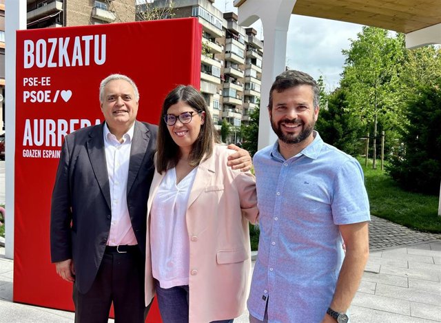 Acto en Getxo del PSE-EE, con el cabeza de lista al Senado por Bizkaia, Txema Oleaga.
