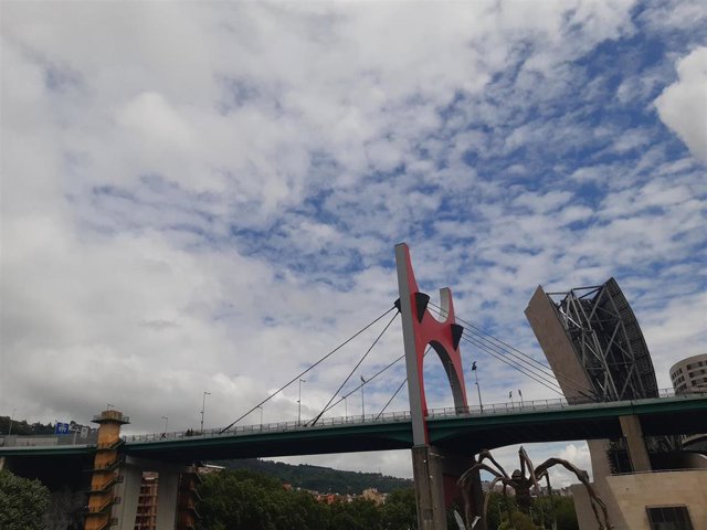 Nubes y claros en Bilbao