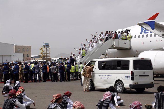 Archivo - Intercambio de prisioneros en el aeropuerto de Saná, Yemen