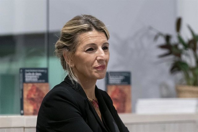 Archivo - La vicepresidenta segunda Yolanda Díaz, interviene en el acto de presentación del libro 'Lucha de clases, franquismo y democracia', del exdiputado Xavier Domènech, en el Espacio Ecco, a 16 de noviembre de 2022, en Madrid (España). 