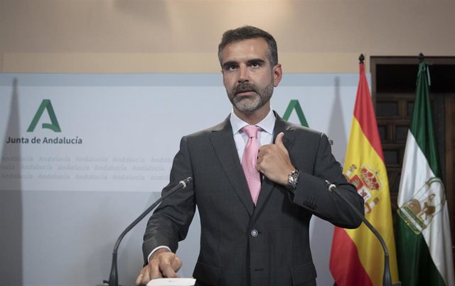 El consejero de Sostenibilidad, Medio Ambiente y Economía Azul de la Junta de Andalucía y portavoz del gobierno, Ramón Fernández-Pacheco, en la rueda de prensa tras el Consejo de Gobierno andaluz en el Palacio de San Telmo. A 11 de julio de 2023, en Sevil