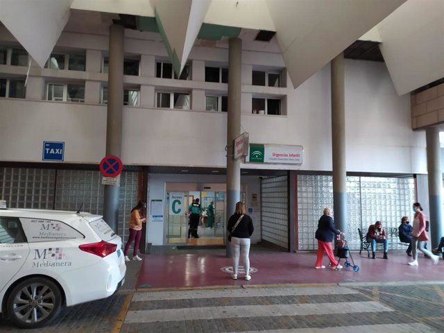 Archivo - Acceso a las Urgencias del Hospital Materno Infantil del Reina Sofía de Córdoba.