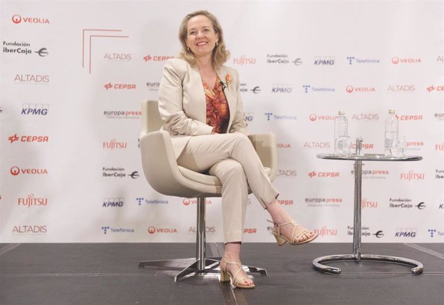 La vicepresidenta primera y ministra de Asuntos Económicos y Transformación Digital, Nadia Calviño, durante un desayuno informativo de Europa Press, en el Hotel Hyatt Regency Hesperia, a 12 de julio de 2023, en Madrid (España).