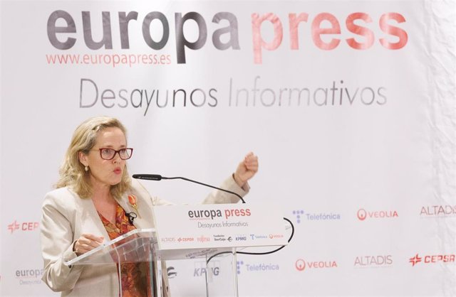 La vicepresidenta primera y ministra de Asuntos Económicos y Transformación Digital, Nadia Calviño, interviene durante un desayuno informativo de Europa Press, en el Hotel Hyatt Regency Hesperia, a 12 de julio de 2023, en Madrid (España).