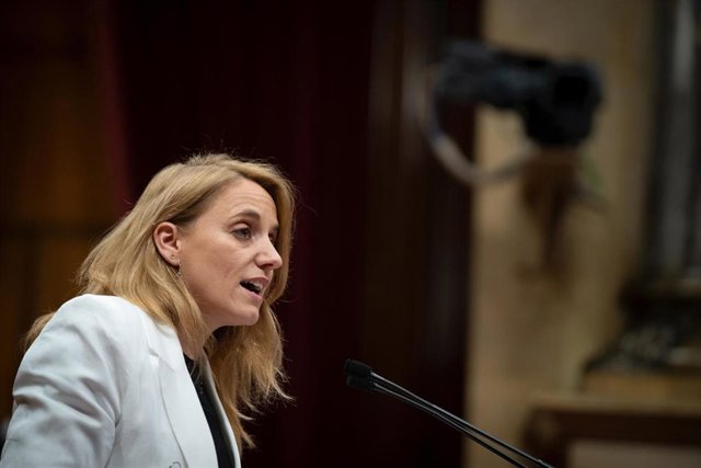 Archivo - La consellera de Economía y Hacienda, Natàlia Mas, interviene durante el pleno de debate a la totalidad de los Presupuestos catalanes 2023, en el Parlament, a 14 de febrero de 2023, en Barcelona, Catalunya (España). El pleno del Parlament celebr