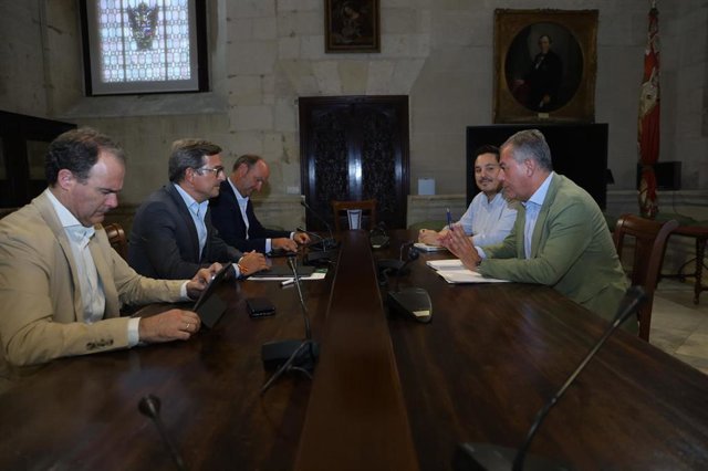 Reunión de Sanz con Paradela