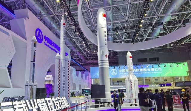 Nuevos cohetes de la serie Larga Marcha en la China International Aviation and Aerospace Exhibition