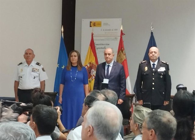 De izquierda a derecha, José Ángel González Jiménez, DAO; la delegada del Gobierno, Virginia Barcones; el director general de la Policía, Francisco Pardo Piqueras, y el nuevo Jefe Superior en CyL, Juan Carlos Hernández Muñoz.
