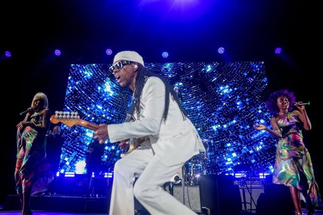 El músico y compositor Nile Rodgers durante un concierto en las Noches del Botánico