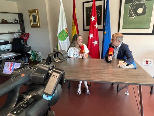 La alcaldesa de Galapagar, Carla Greciano, destaca en una entrevista con Canal 33 TV la muy estrecha relación de Jacinto Benavente con su municipio