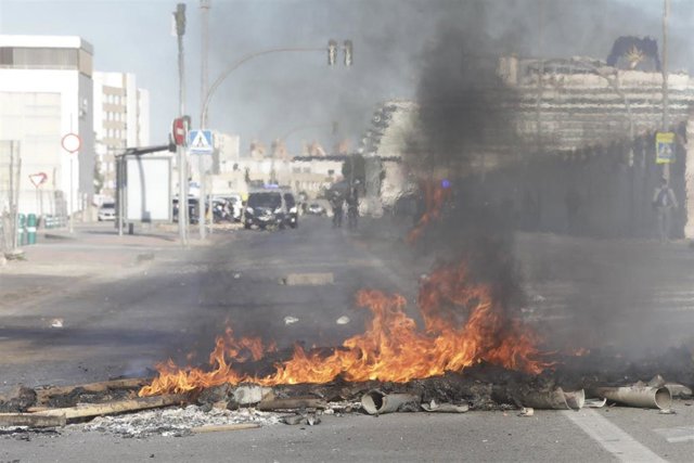 Archivo - Acciones de los trabajadores de empresas auxiliares del metal en Cádiz en noviembre de 2021.
