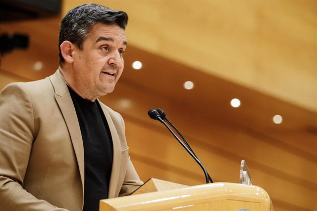 Archivo - El senador de Compromís, Carles Mulet, interviene durante una sesión plenaria