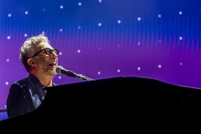 El músico Fito Páez durante una actuación en las Noches del Botánico, en el Real Jardín Botánico Alfonso XIII, a 14 de julio de 2023, en Madrid (España)