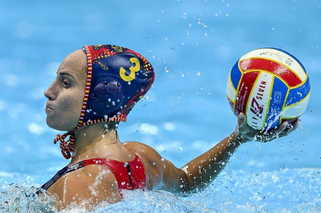 Anni Espar, durante un partido con la selección española.
