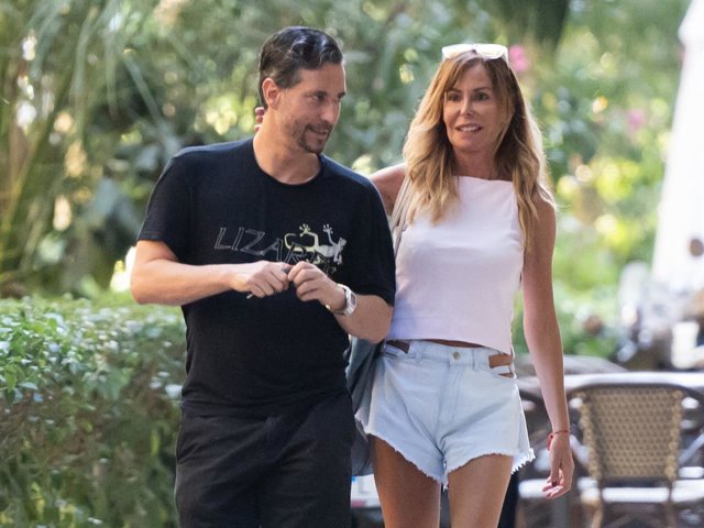 Lara Dibildos y su pareja, Cándido Conde-Pumpido Jr, disfrutan de su tiempo juntos, a 16 de julio de 2023, en Madrid (España)