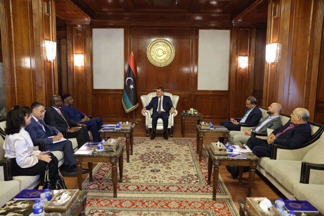 El enviado especial de la ONU en Libia, Abdoulaye Bathily, reunido con el primer ministro de unidad, Abdul Hamid Dbeidé