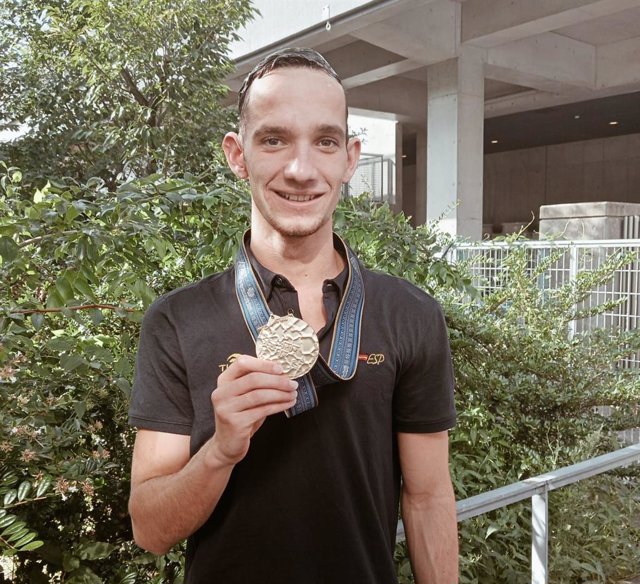 Fernando Díaz del Río, oro en natación artística en el Mundial de Fukuoka.