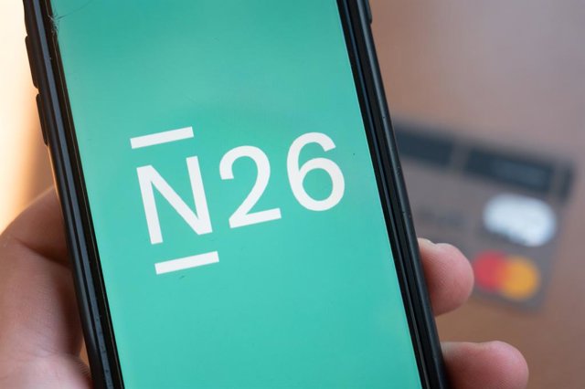 Archivo - Logo de la 'fintech' N26 en un móvil.