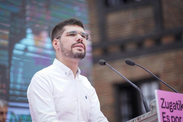 El candidato de Sumar al Congreso Lander Martínez