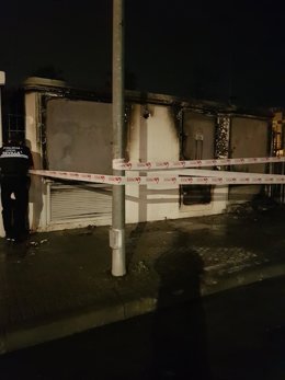 Estado en el que ha quedado el centro de transformación de Endesa en Torreblanca, en Sevilla capital.