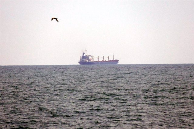 Archivo - El buque 'Razoni' después de abandonar el puerto de Odesa, en Ucrania, con más de 26.000 toneladas de grano