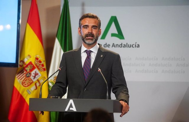 El consejero de Sostenibilidad, Medio Ambiente y Economía Azul de la Junta de Andalucía y portavoz del gobierno, Ramón Fernández-Pacheco, en la rueda de prensa tras el Consejo de Gobierno andaluz en el Palacio de San Telmo. A 18 de julio de 2023, en Sevil