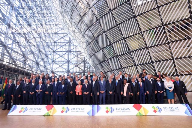 Líderes de la UE y la CELAC durante la cumbre en Bruselas.