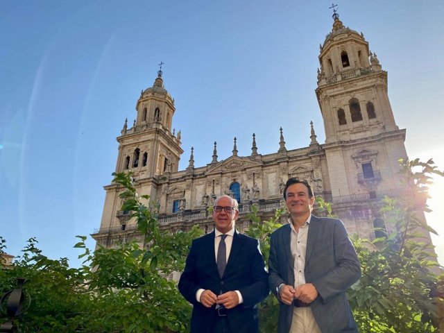 Visita de Estrella al Ayuntamiento de Jaén para reunirse con el alcalde Agustín González
