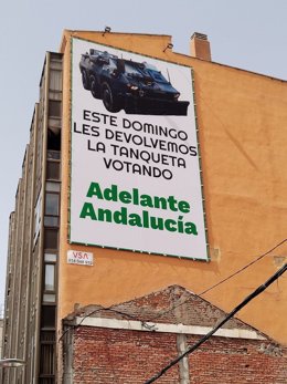 Adelante cuelga una lona en Madrid para "devolver la tanqueta votando" si logran una diputada provincial