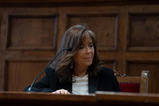 Archivo - La cantante Maria del Mar Bonet tras ser investida doctora Honoris causa, en el Paraninfo de la Universidad de Barcelona, a 6 de marzo de 2023, en Barcelona