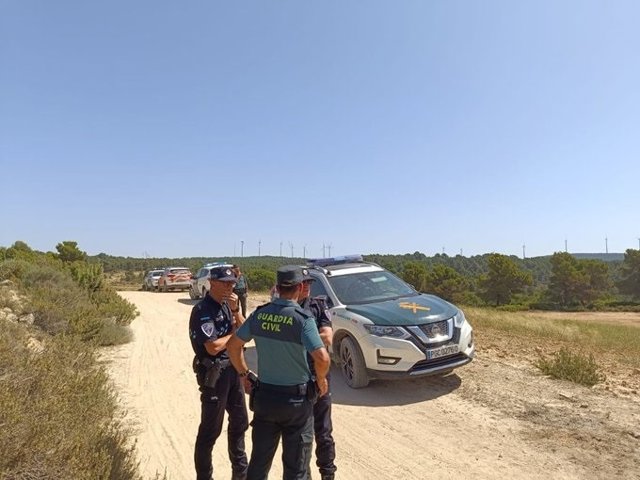 Guardia Civil en el paraje de la fiesta ilegal.