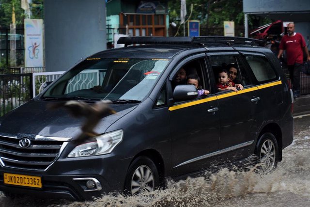 Imagen de archivo de una carretera de India ante las fuertes lluvias. 