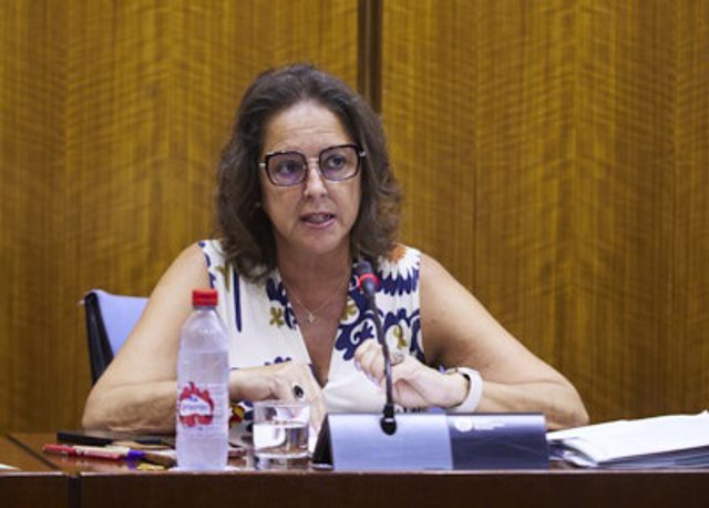 La consejera de Salud y Consumo de la Junta de Andalucía, Catalina García, en la comisión parlamentaria del pasado 19 de julio de 2023.