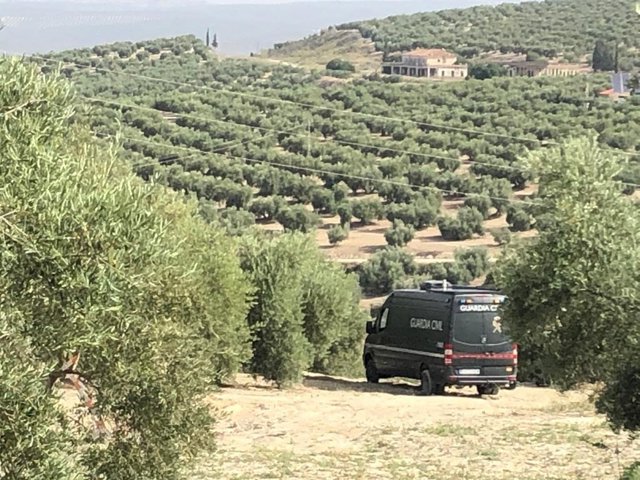 Furgón de la Guardia Civil durante una de las jornadas de búsqueda