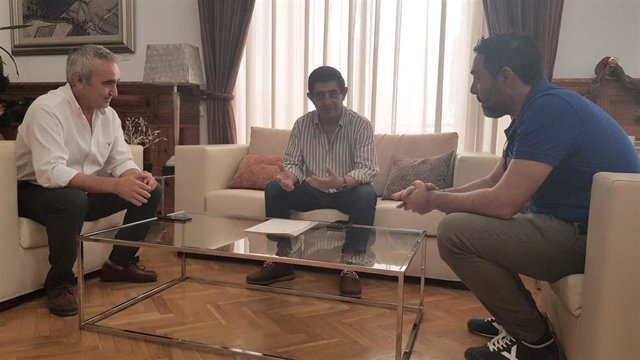 Reunión sobre el patrocinio deñ Oleoinnova Mengíbar FS