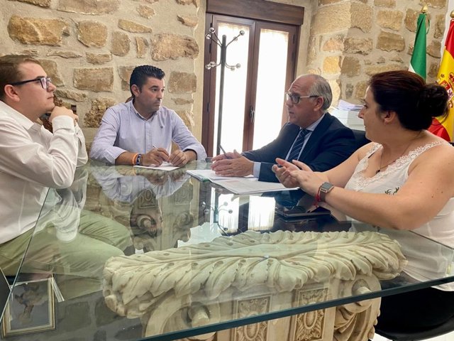 Reunión de trabajo entre la Junta y el gobierno local de Rus