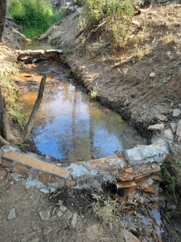 Uno de los puntos de agua para fauna cinegética habilitados en el Parque Natural de Despeñaperros
