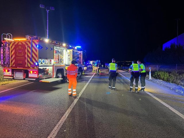 Efectivos de Bomberos y Guardia Civil. Imagen de archivo.