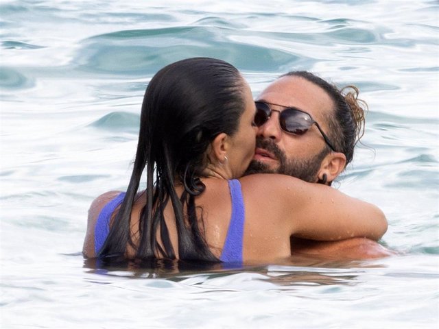 INDIA MARTÍNEZ E ISMAEL VÁZQUEZ EN LAS AGUAS DE IBIZA