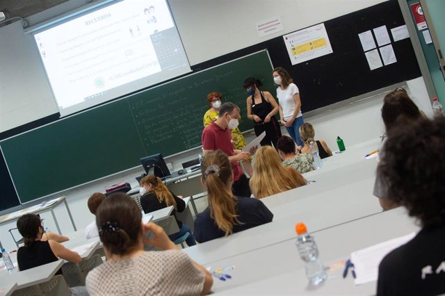 Archivo - Foto de archivo de opositores en Murcia