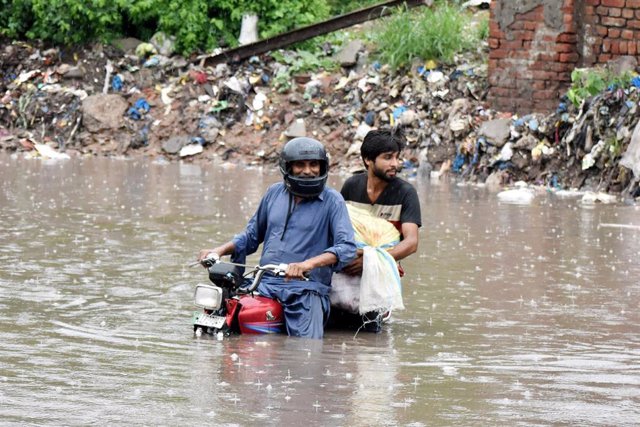 Inundaciones en Lahore, Pakistán.