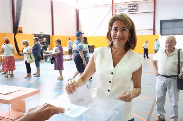 La ministra de Transports, Mobilitat i Agenda Urbana i número 3 de la llista del PSC a Barcelona en les eleccions del 23-J, Raquel Sánchez, vota en les eleccions generals del 23 de juliol